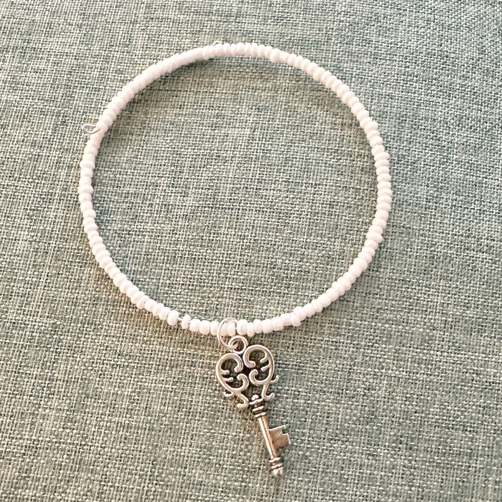 Handmade Seed Bead Memory Wire Bracelet Bangle White Silver Key Charm Dainty